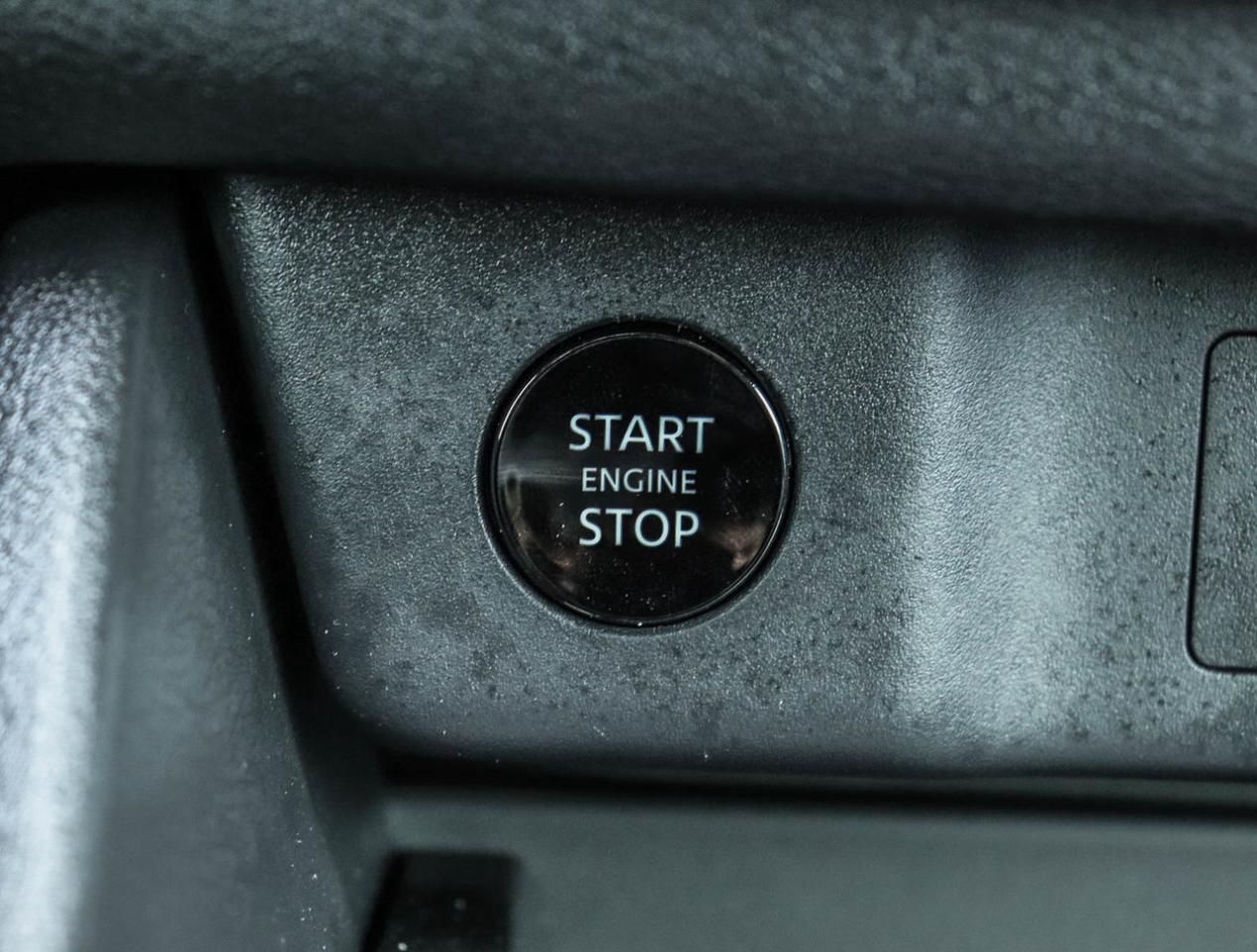 2025 Nissan Rogue S Photo