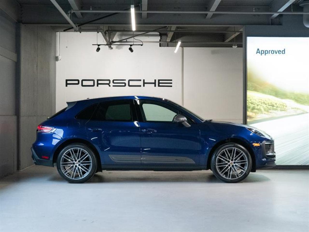2024 Porsche Macan T AWD Photo4