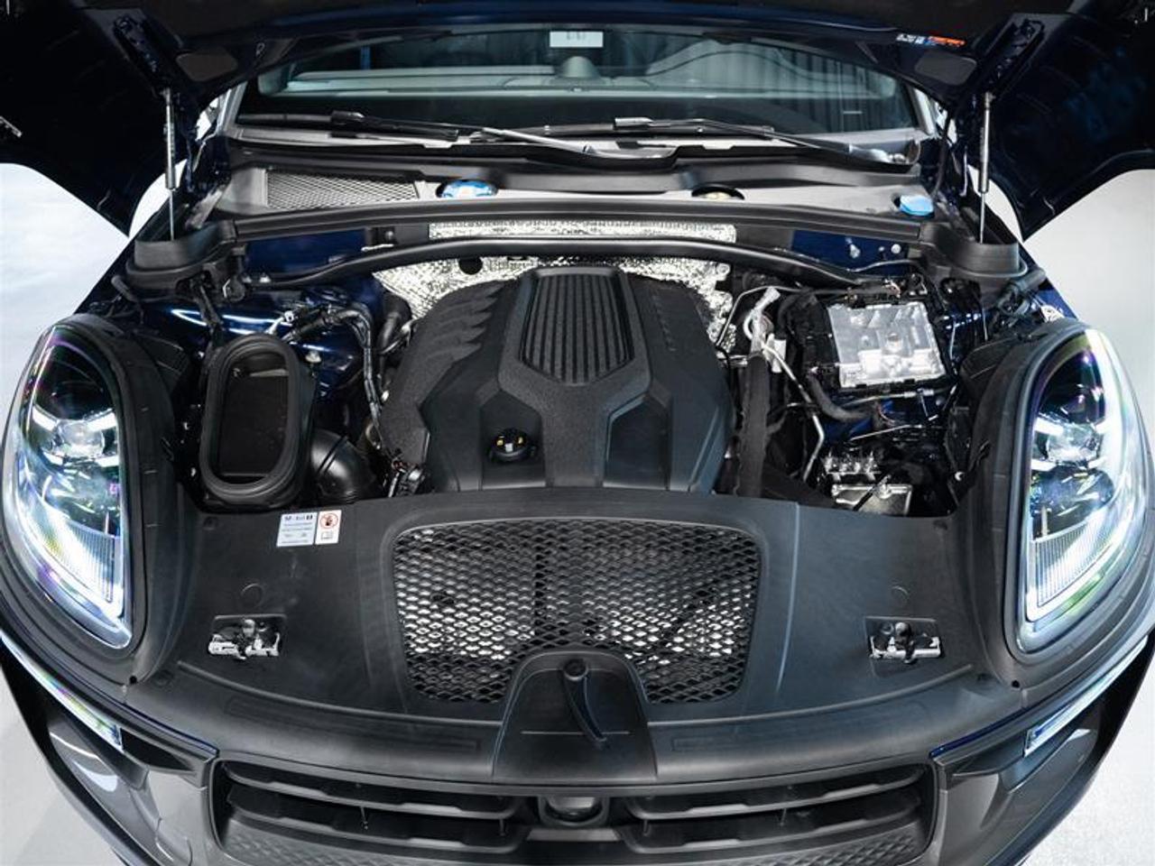2024 Porsche Macan T AWD Photo