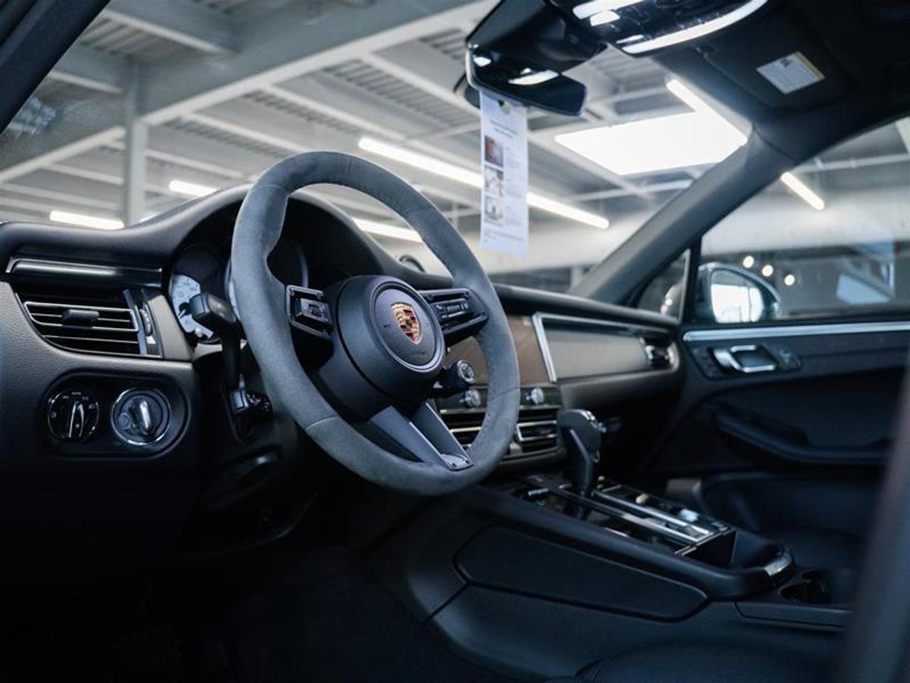 2024 Porsche Macan T AWD Photo