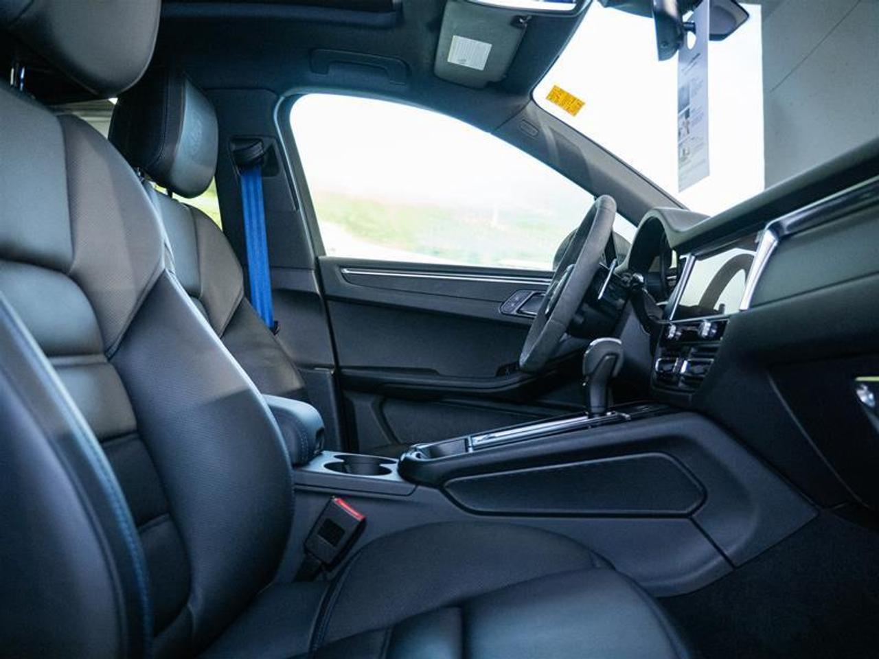 2024 Porsche Macan T AWD Photo