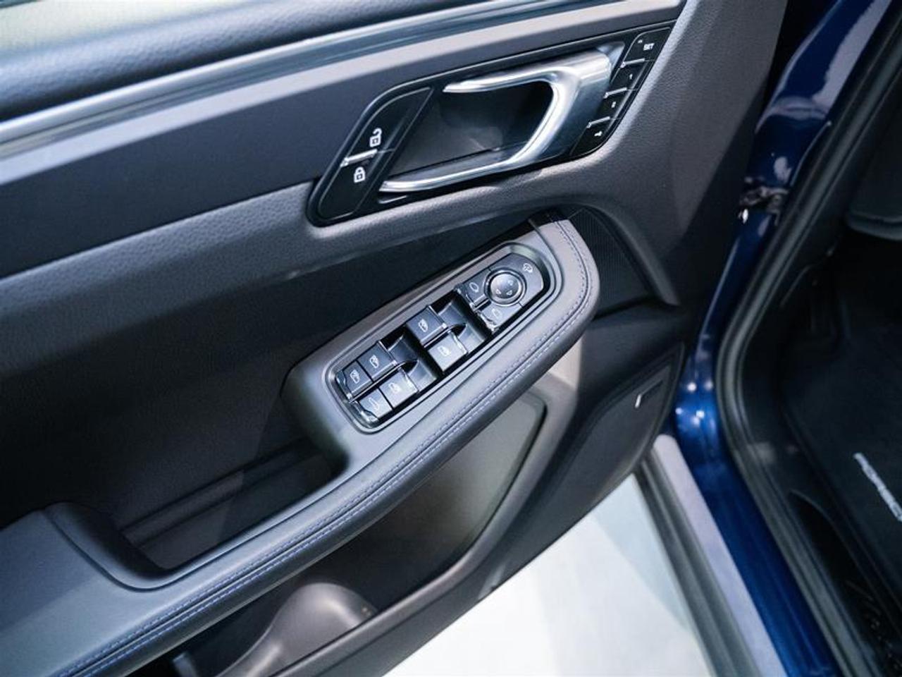 2024 Porsche Macan T AWD Photo