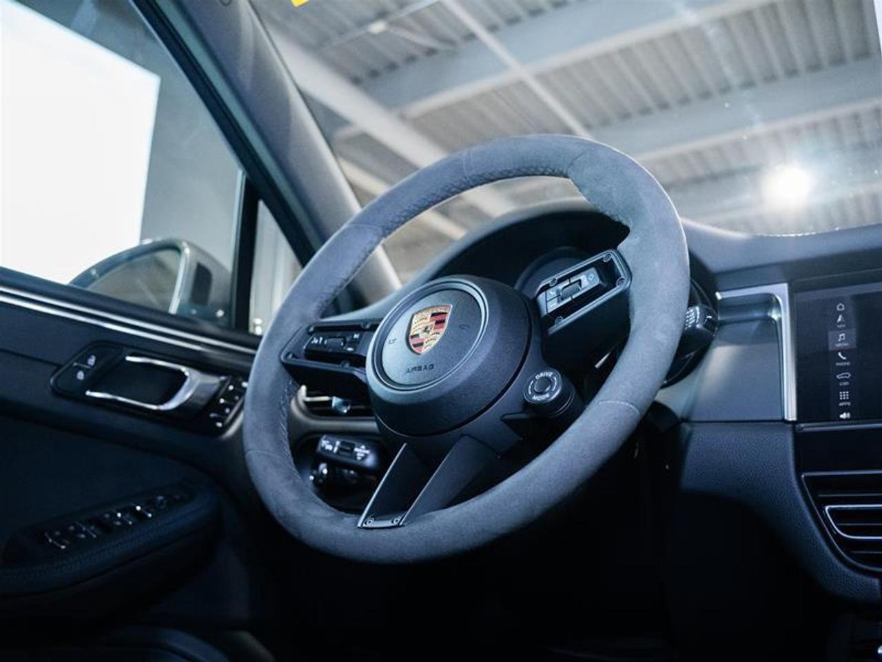 2024 Porsche Macan T AWD Photo