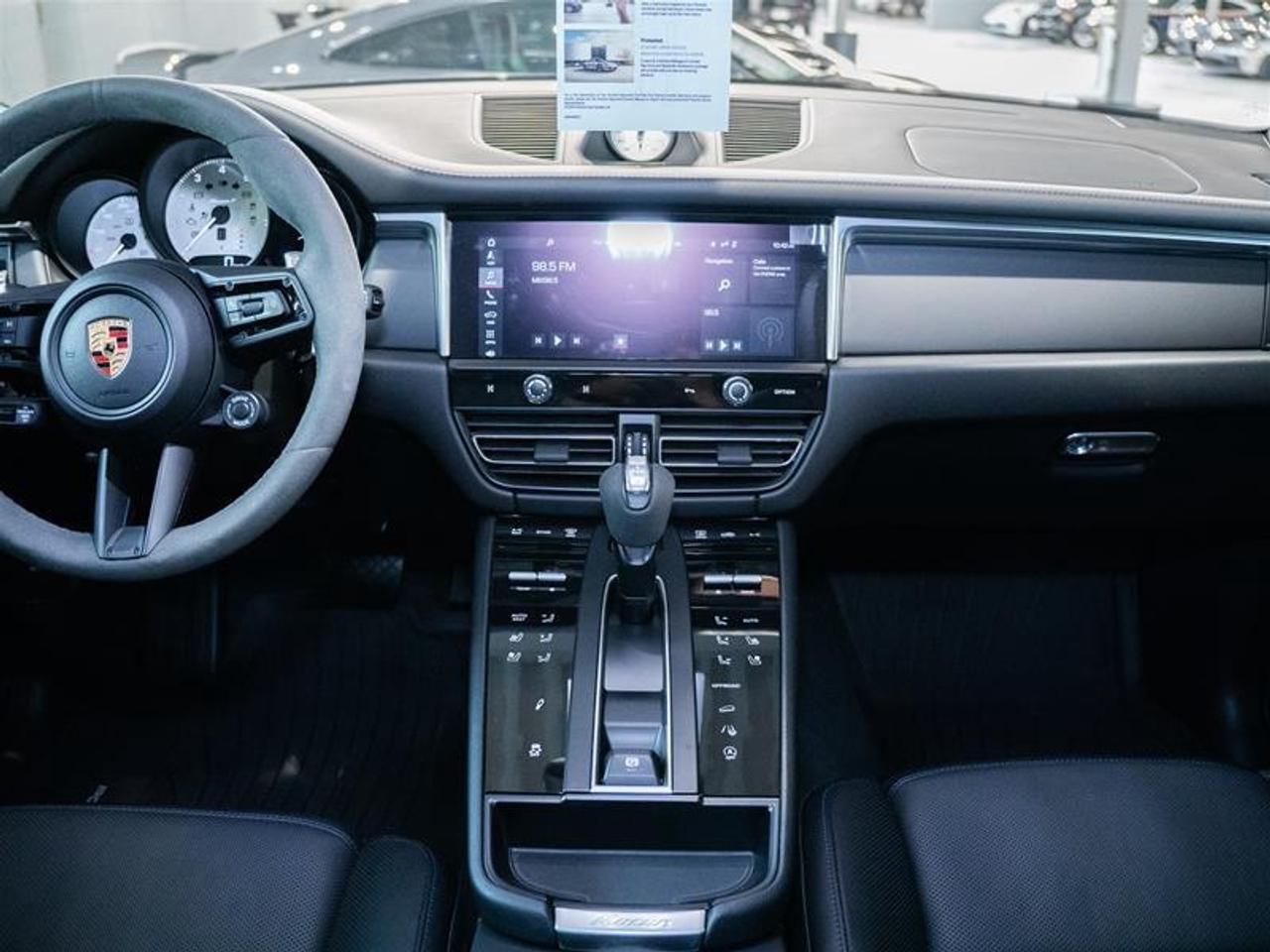 2024 Porsche Macan T AWD Photo