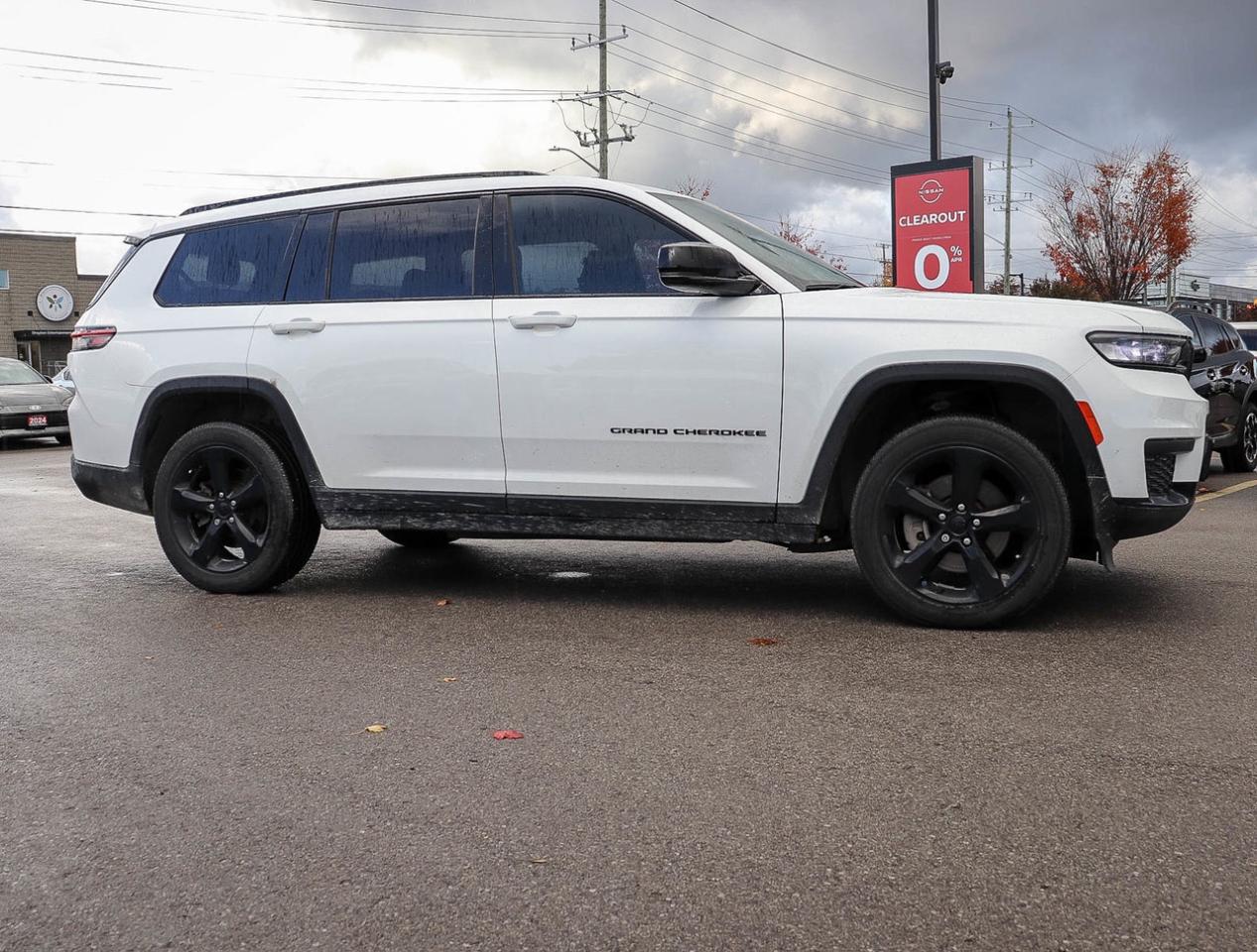 2023 Jeep Grand Cherokee L ALTITUDE Photo3