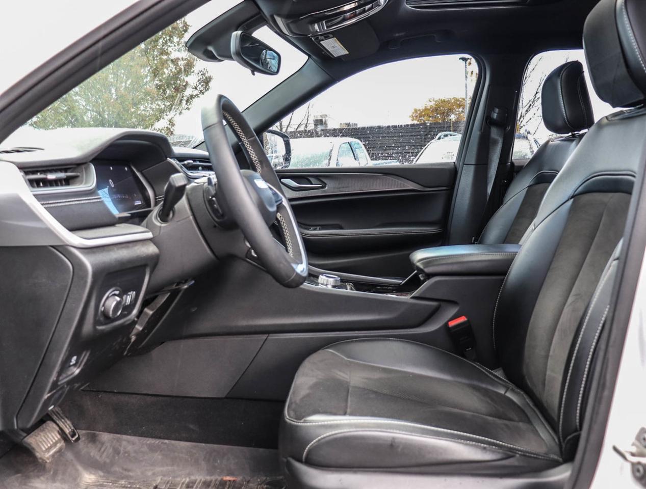 2023 Jeep Grand Cherokee L ALTITUDE Photo