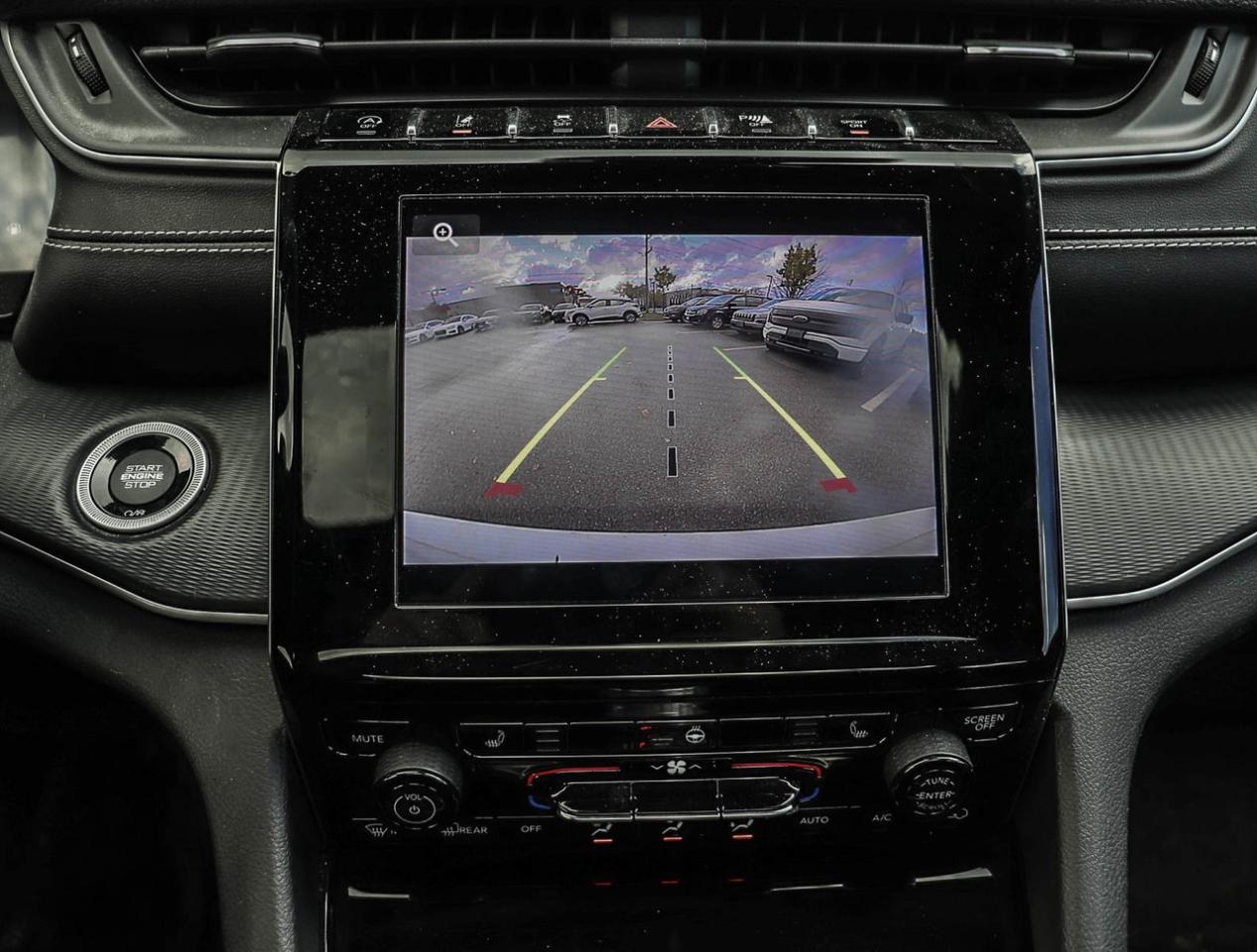 2023 Jeep Grand Cherokee L Altitude !!! NO ACCIDENTS !!! ONE OWNER !!! LOW KM Photo