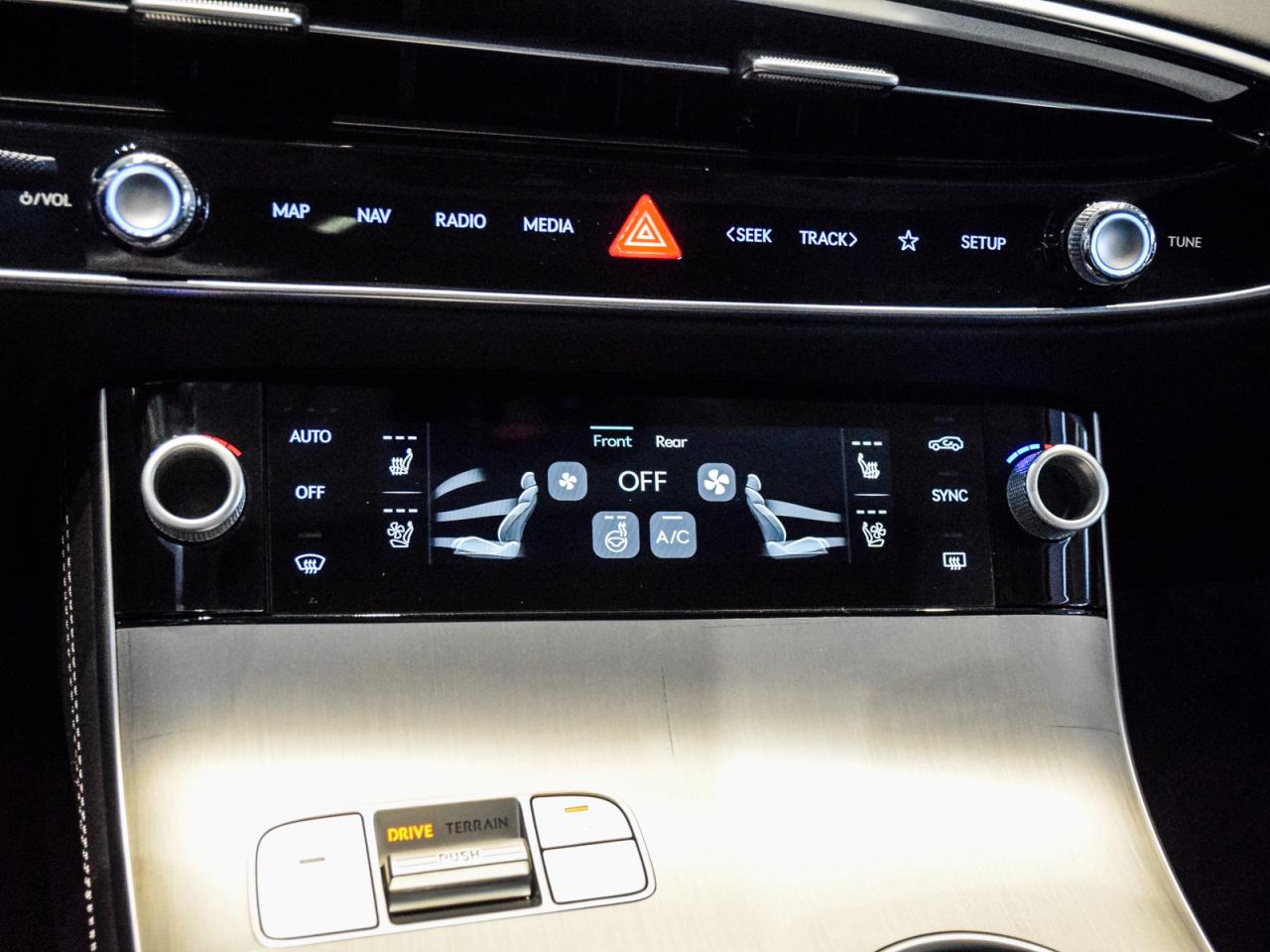 2026 Genesis GV70 2.5T Adv.Tech Pkg AWD    Used Demonstrator Photo