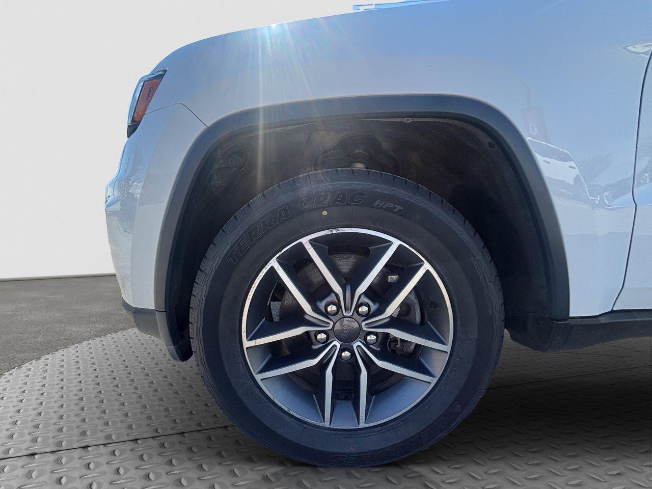 2022 Jeep Grand Cherokee WK Limited NEW TIRES Photo