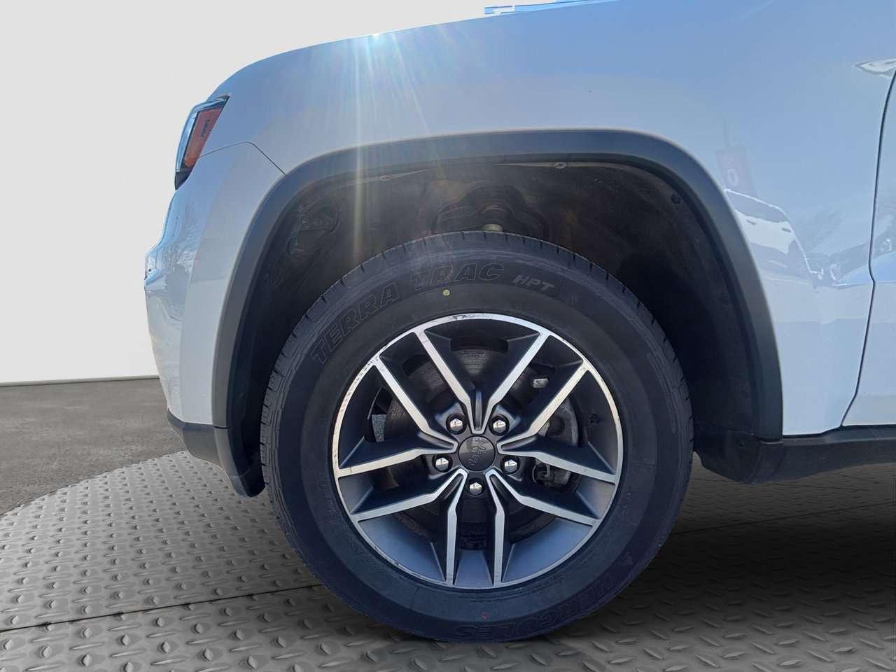 2022 Jeep Grand Cherokee Limited TRAILER TOW! Photo