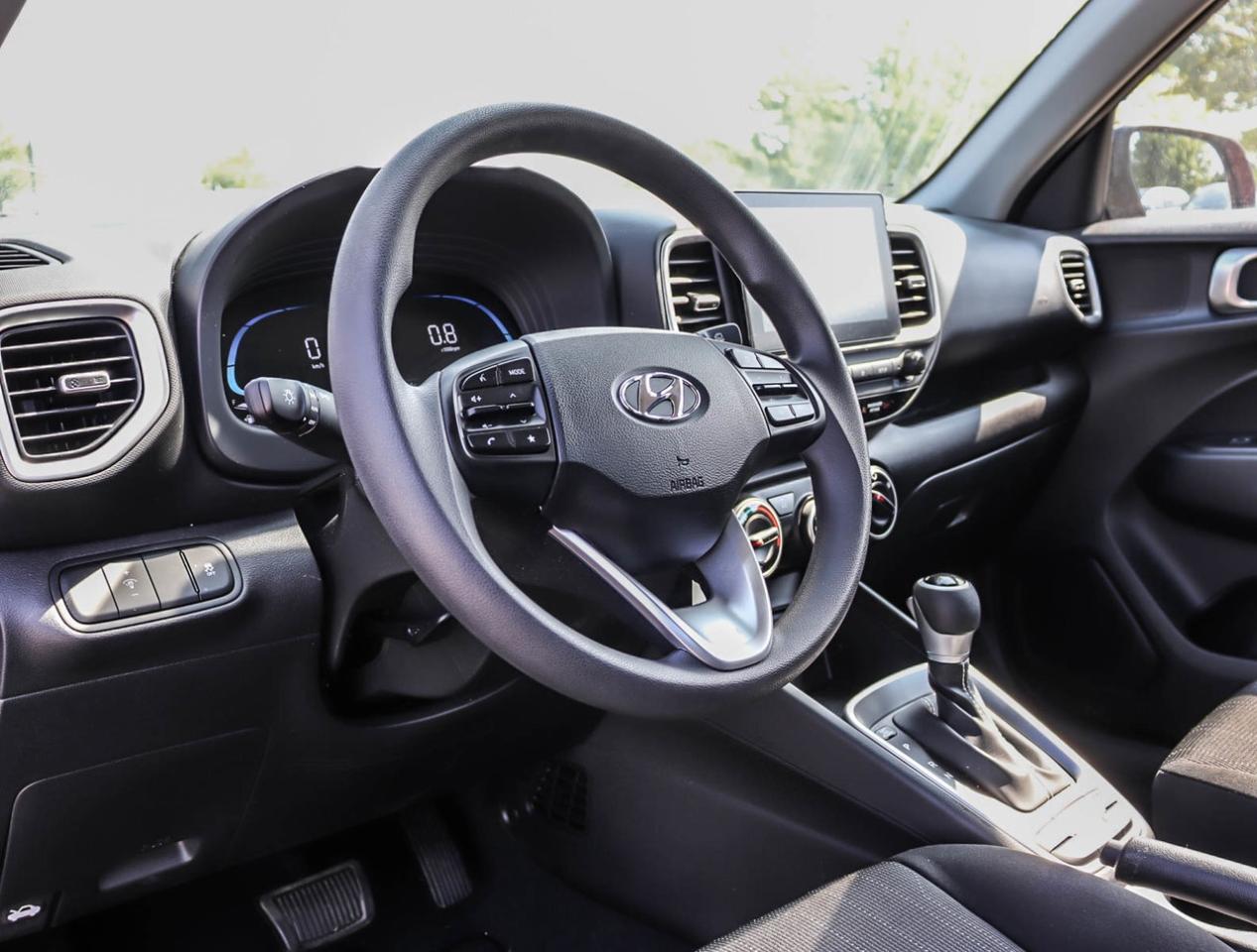 2024 Hyundai Venue Essential !!! LOW KM !!! DIGITAL DASH   HEATED SEA Photo