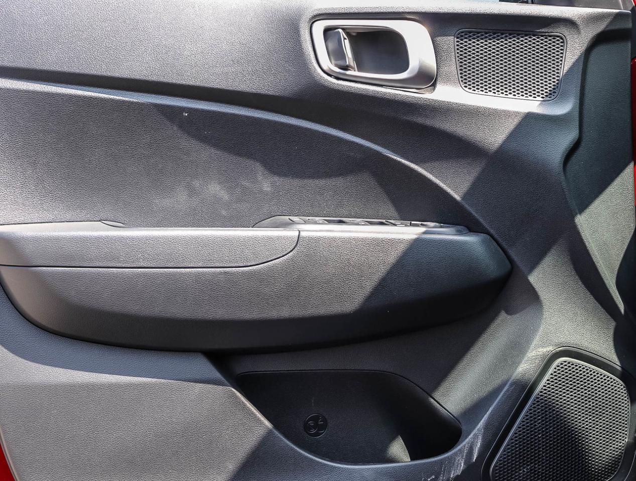 2024 Hyundai Venue Essential !!! LOW KM !!! DIGITAL DASH   HEATED SEA Photo