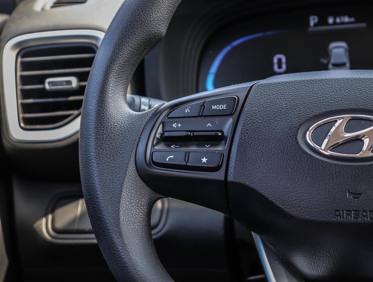 2024 Hyundai Venue Essential !!! LOW KM !!! DIGITAL DASH   HEATED SEA Photo