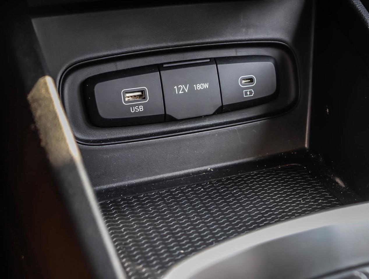 2024 Hyundai Venue Essential !!! LOW KM !!! DIGITAL DASH   HEATED SEA Photo