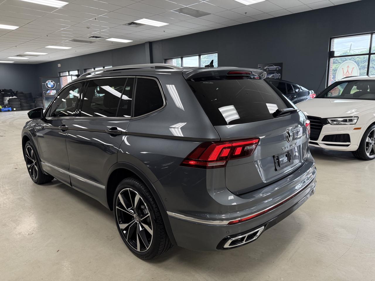 2022 Volkswagen Tiguan Highline R-Line 4MOTION**7 PASSENGER*NO ACCIDENTS! Photo2