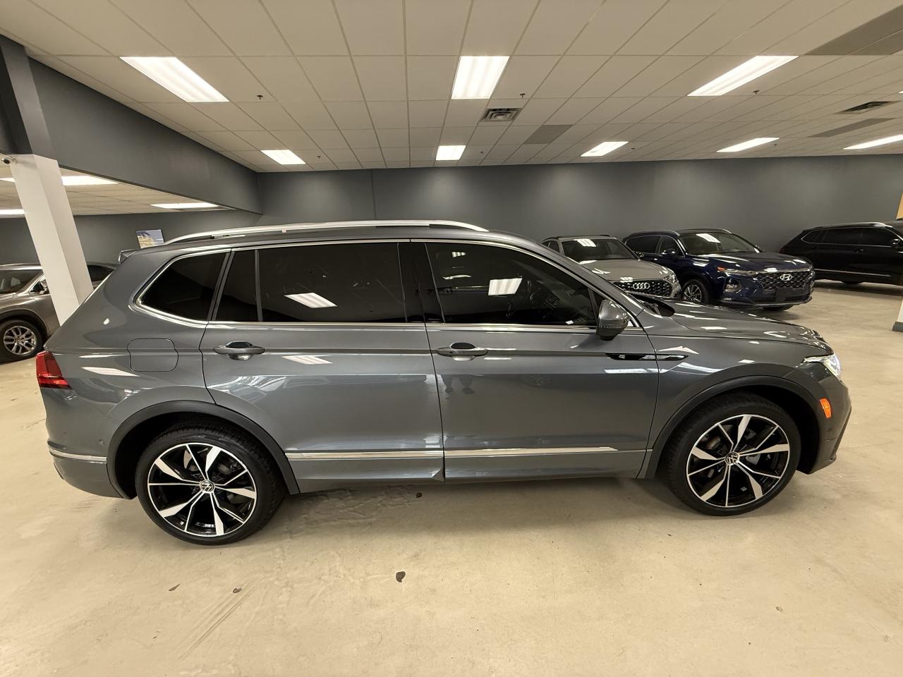 2022 Volkswagen Tiguan Highline R-Line 4MOTION**7 PASSENGER*NO ACCIDENTS! Photo