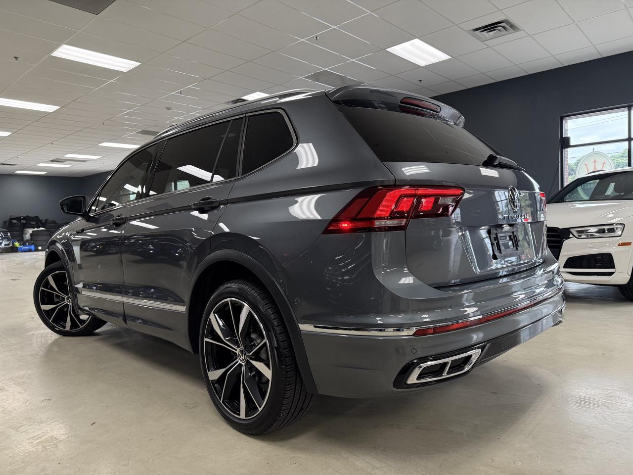 2022 Volkswagen Tiguan Highline R-Line 4MOTION**7 PASSENGER*NO ACCIDENTS! Photo