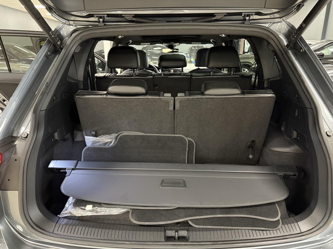 2022 Volkswagen Tiguan Highline R-Line 4MOTION**7 PASSENGER*NO ACCIDENTS! Photo