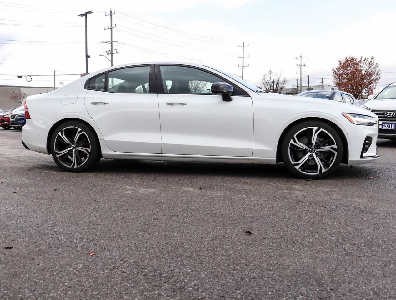 2024 Volvo S60 Ultimate Dark Theme Photo3