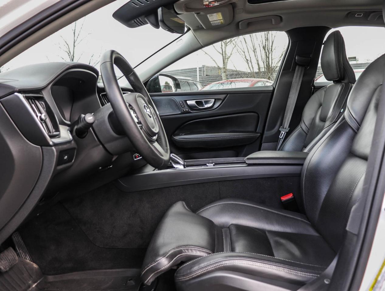 2024 Volvo S60 Ultimate Dark Theme Photo