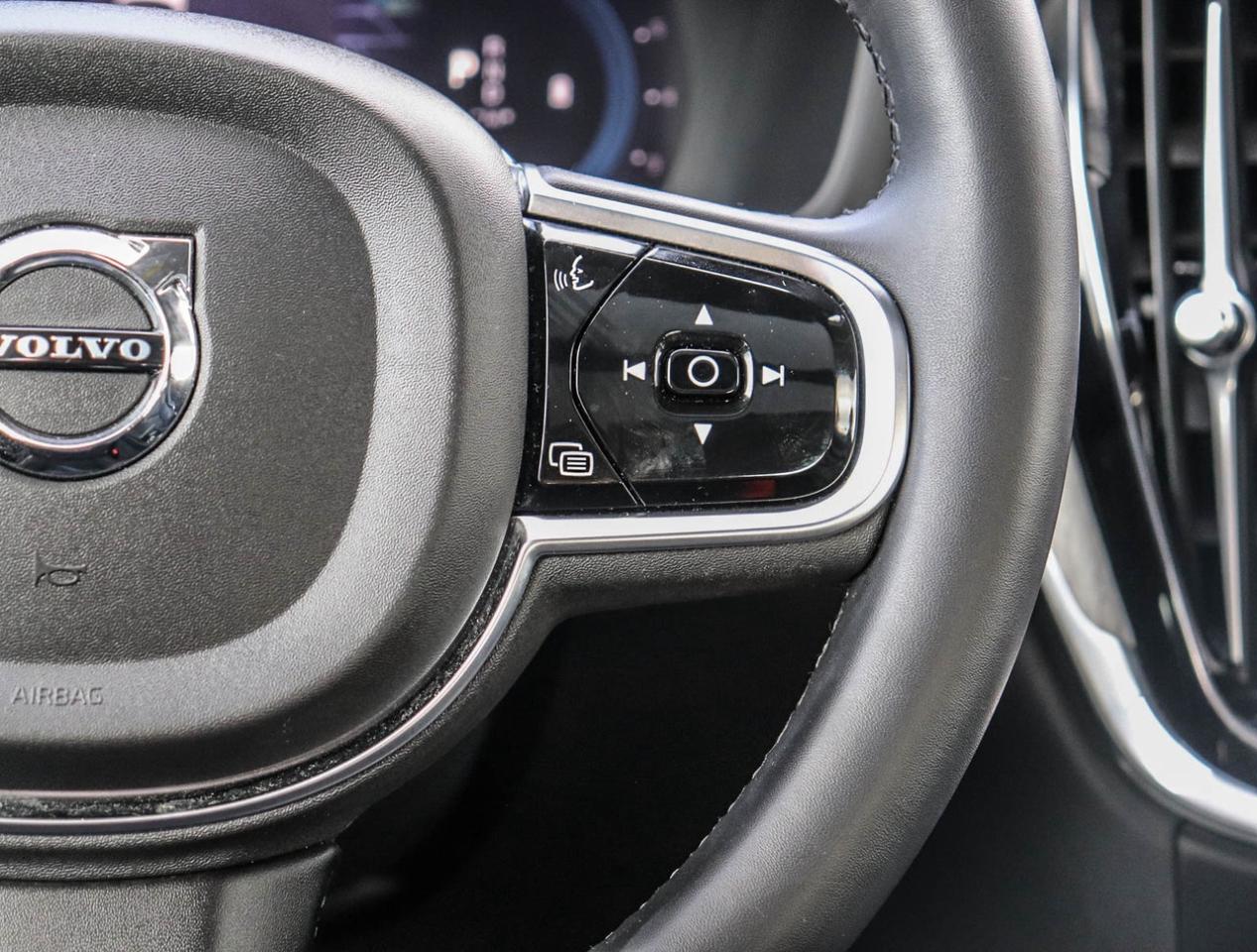 2024 Volvo S60 Ultimate Dark Theme Photo