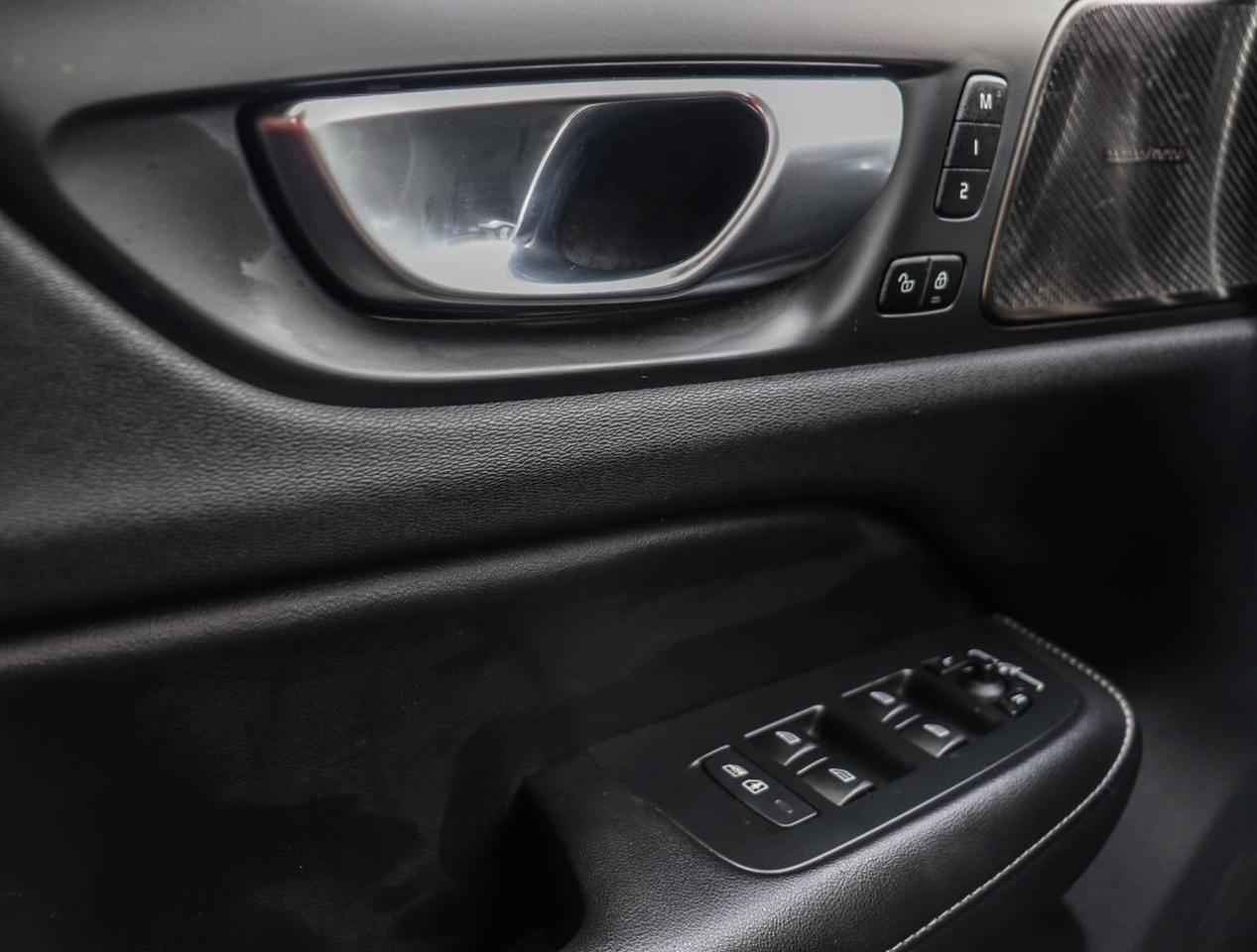 2024 Volvo S60 Ultimate Dark Theme Photo