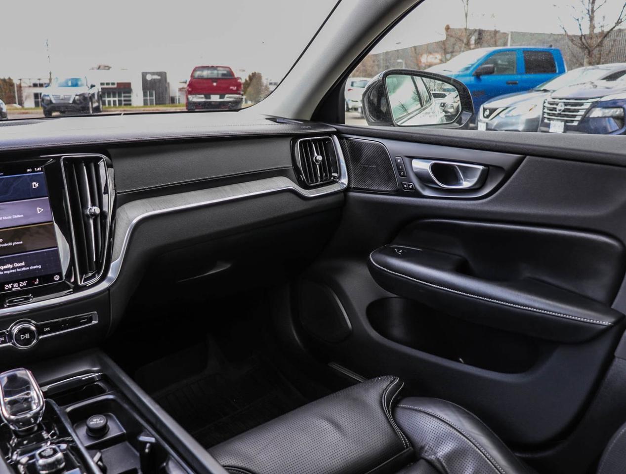 2024 Volvo S60 Ultimate Dark Theme Photo