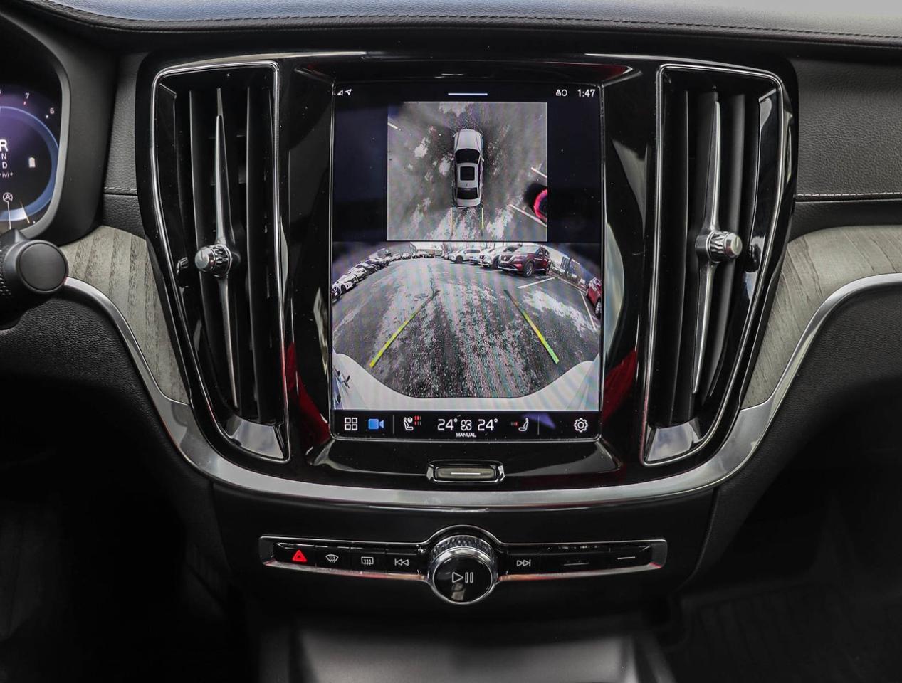 2024 Volvo S60 Ultimate Dark Theme Photo