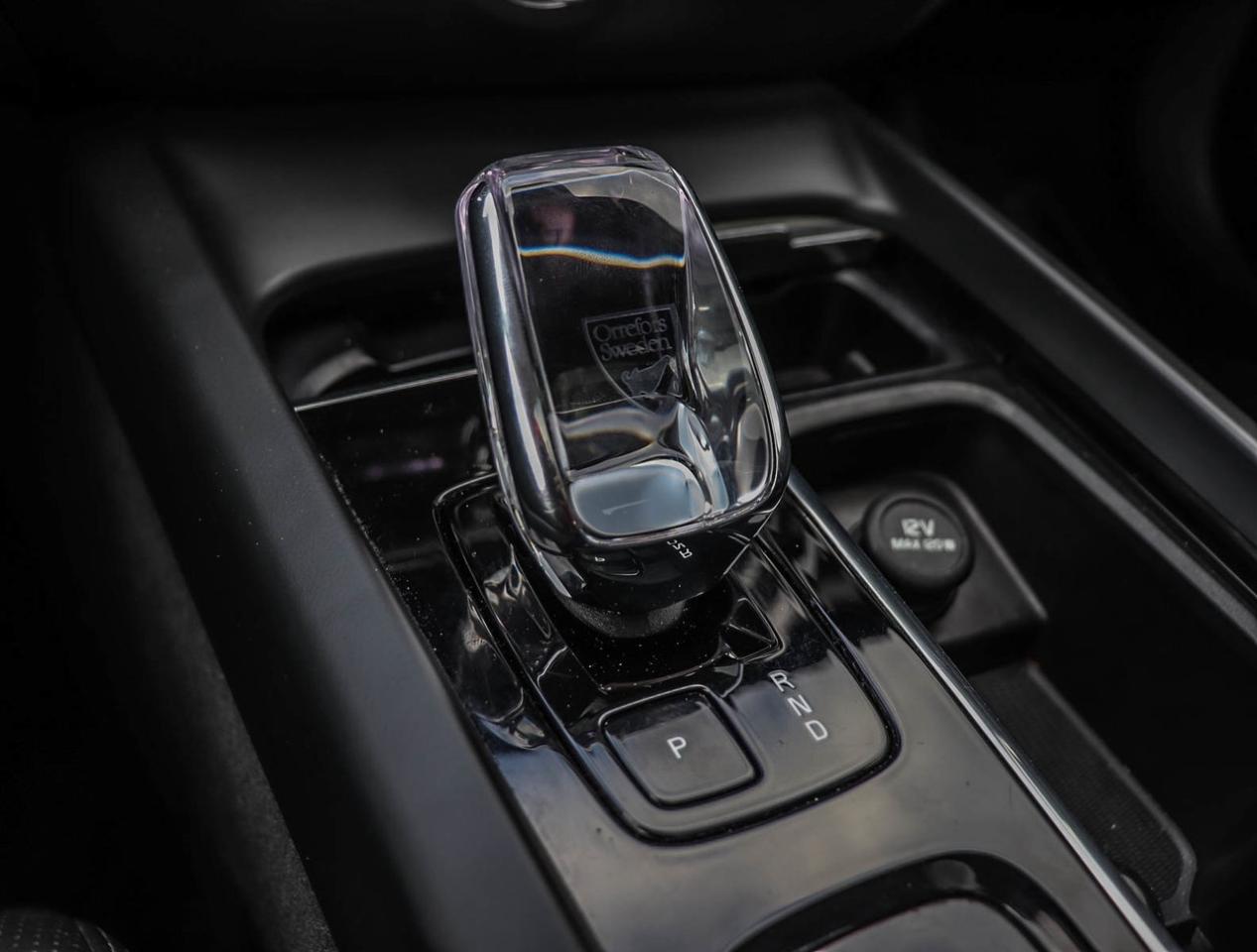 2024 Volvo S60 Ultimate Dark Theme Photo