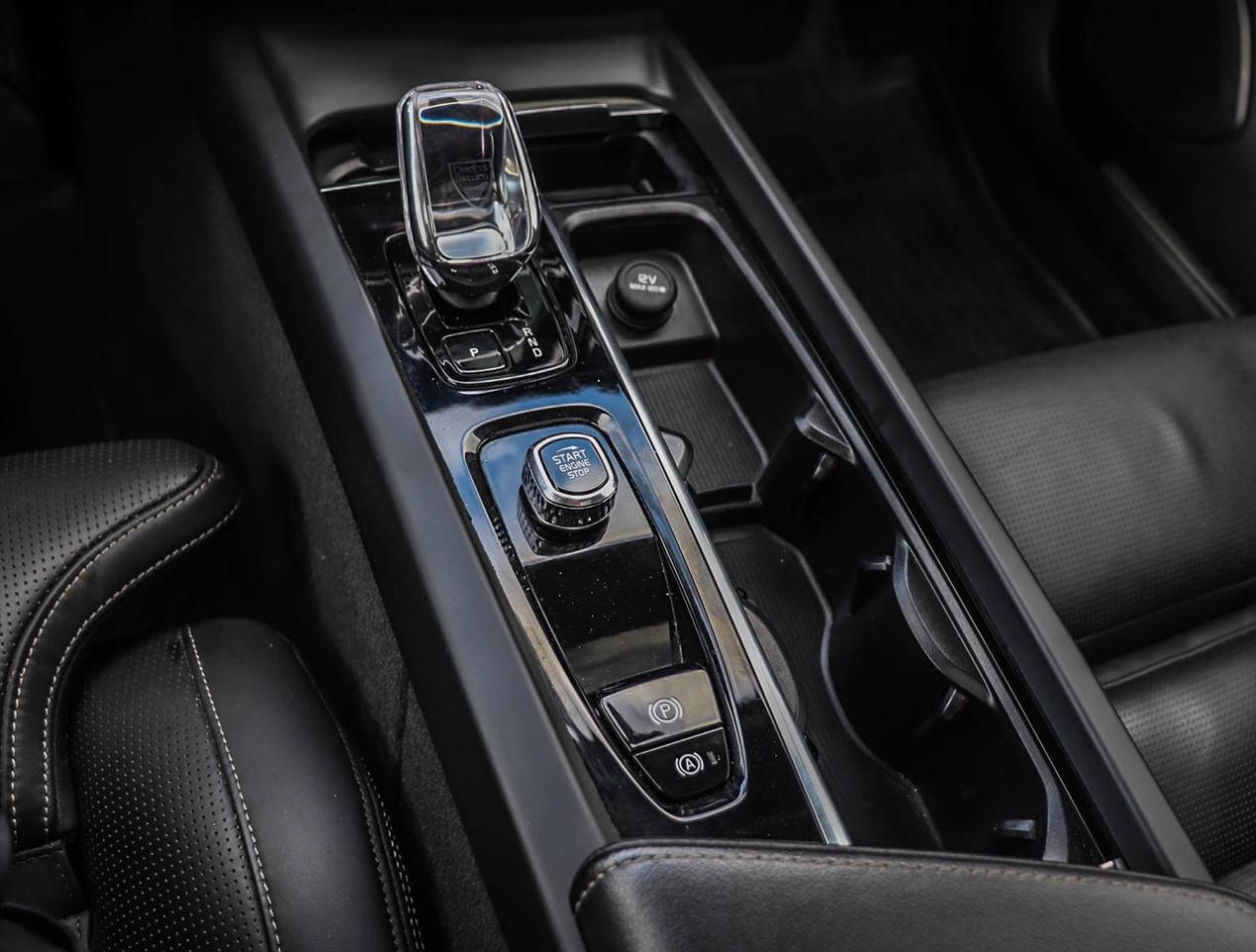 2024 Volvo S60 Ultimate Dark Theme Photo