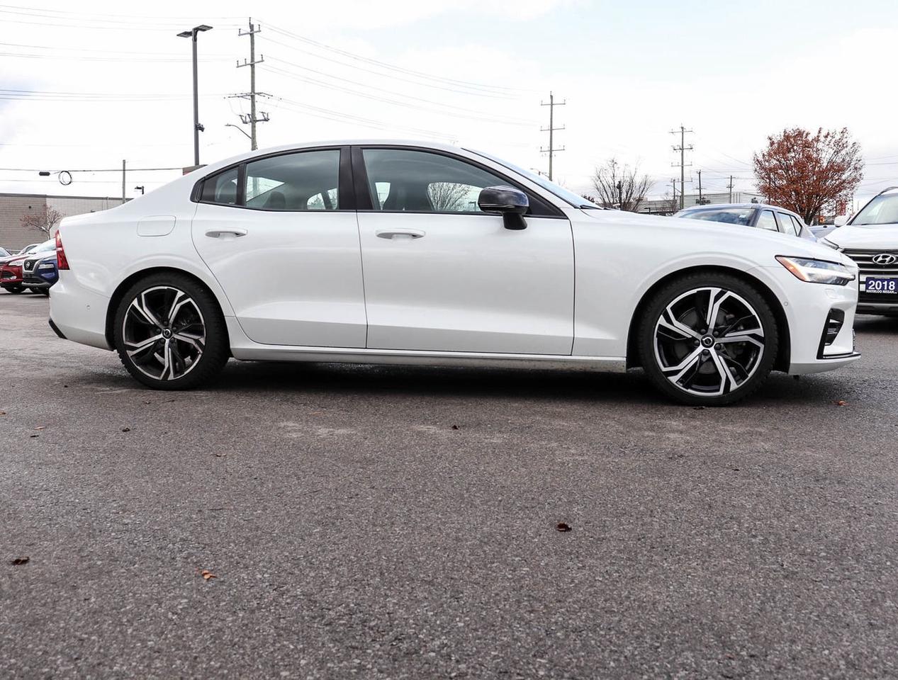 2024 Volvo S60 Ultimate Dark Theme Photo2