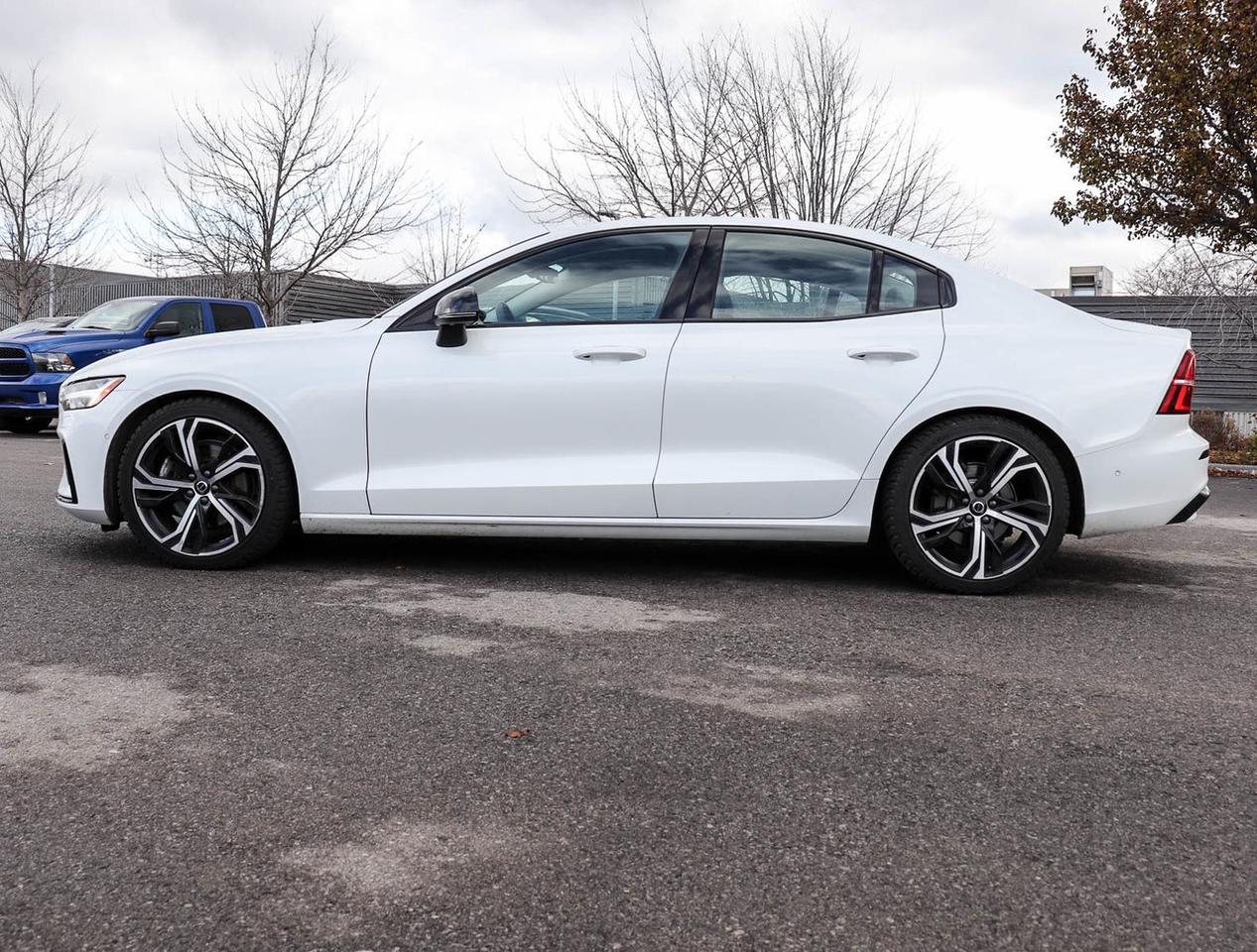 2024 Volvo S60 Ultimate Dark Theme Photo