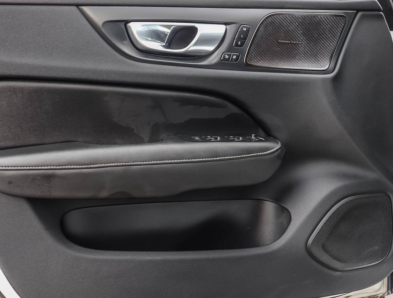 2024 Volvo S60 Ultimate Dark Theme Photo