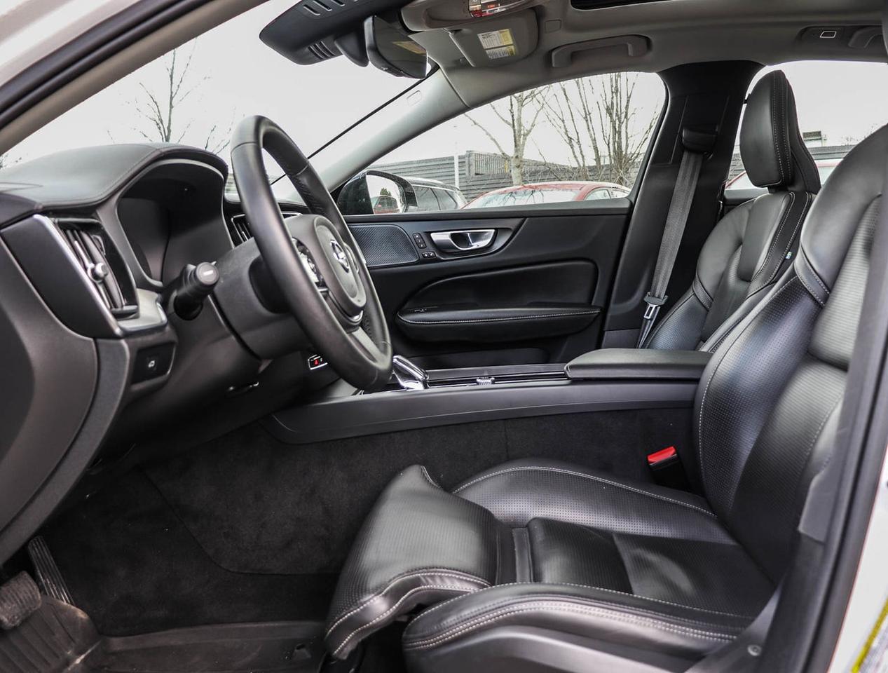 2024 Volvo S60 Ultimate Dark Theme Photo