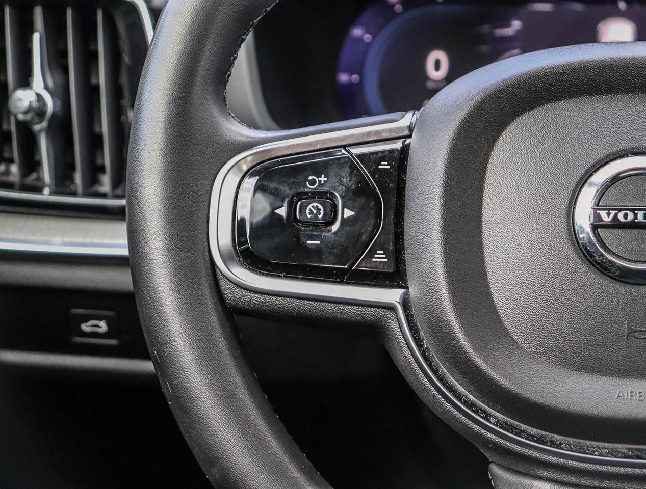 2024 Volvo S60 Ultimate Dark Theme Photo