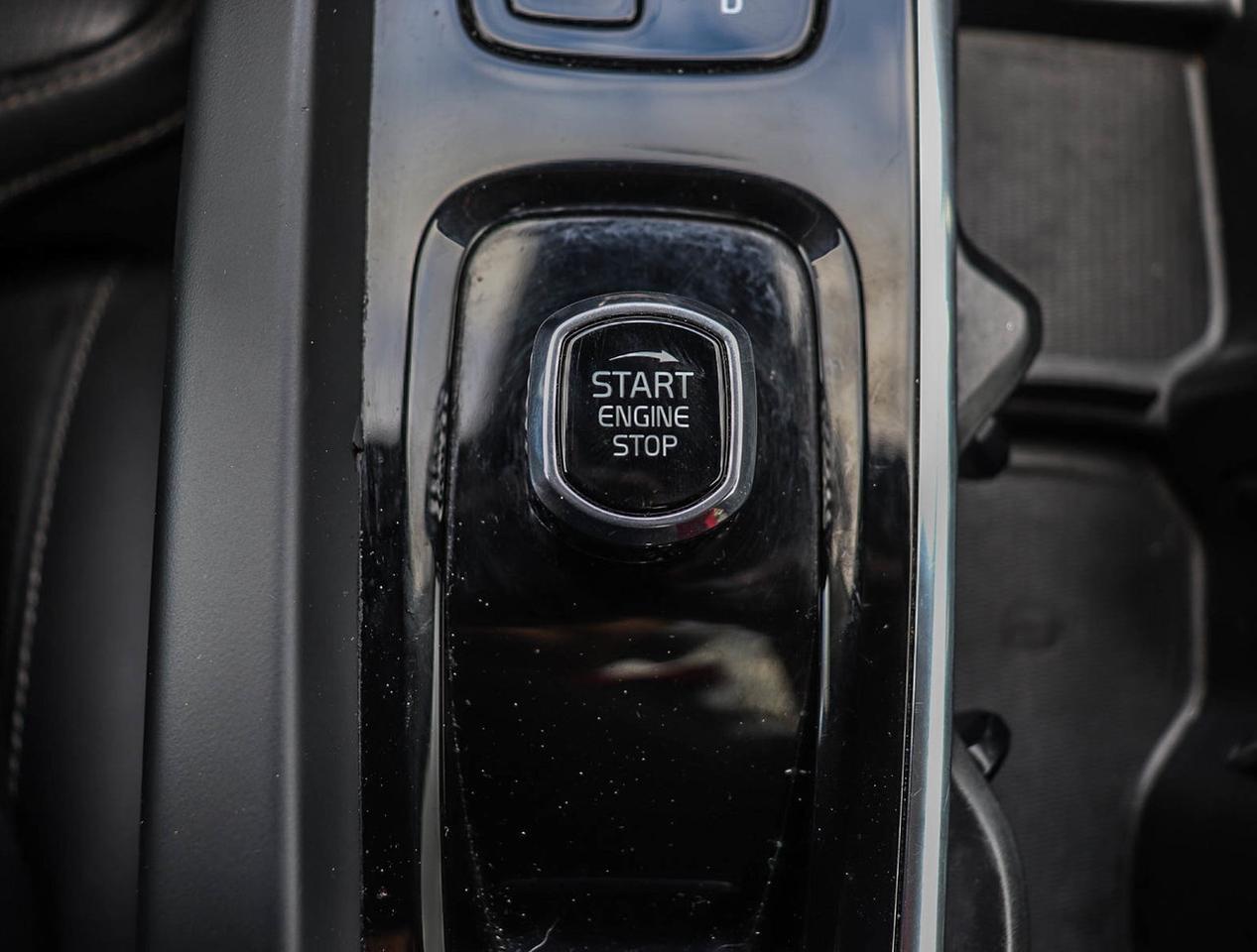 2024 Volvo S60 Ultimate Dark Theme Photo