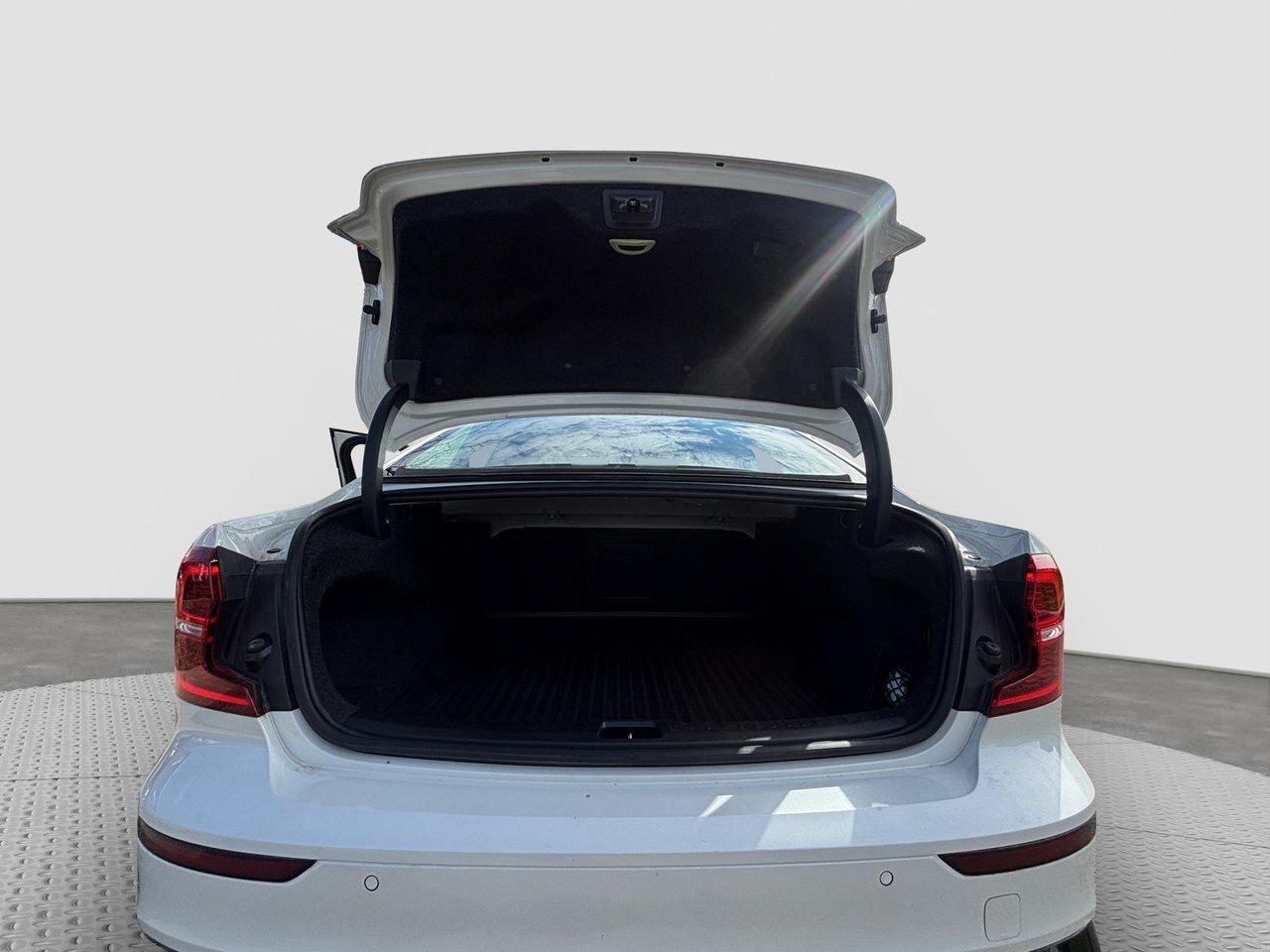 2024 Volvo S60 Ultimate Dark Theme Photo