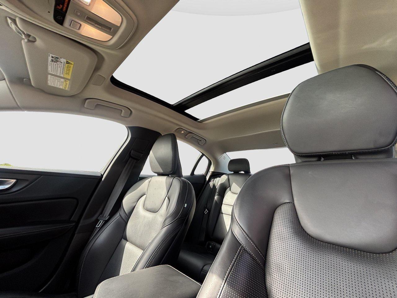 2024 Volvo S60 Ultimate Dark Theme Photo