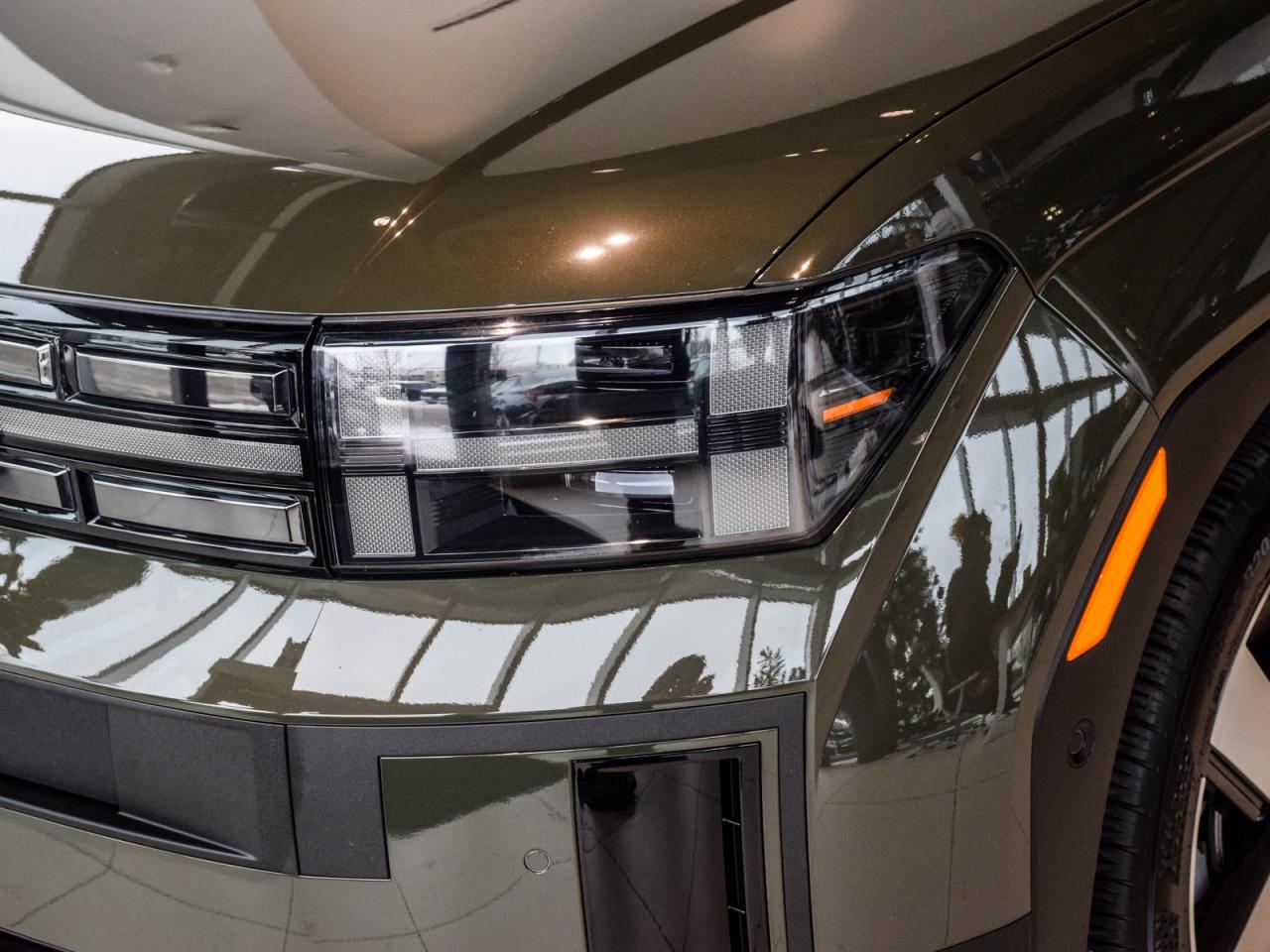 2025 Hyundai Santa Fe Used Demonstrator   Demo $$   Free Winter Tires Photo