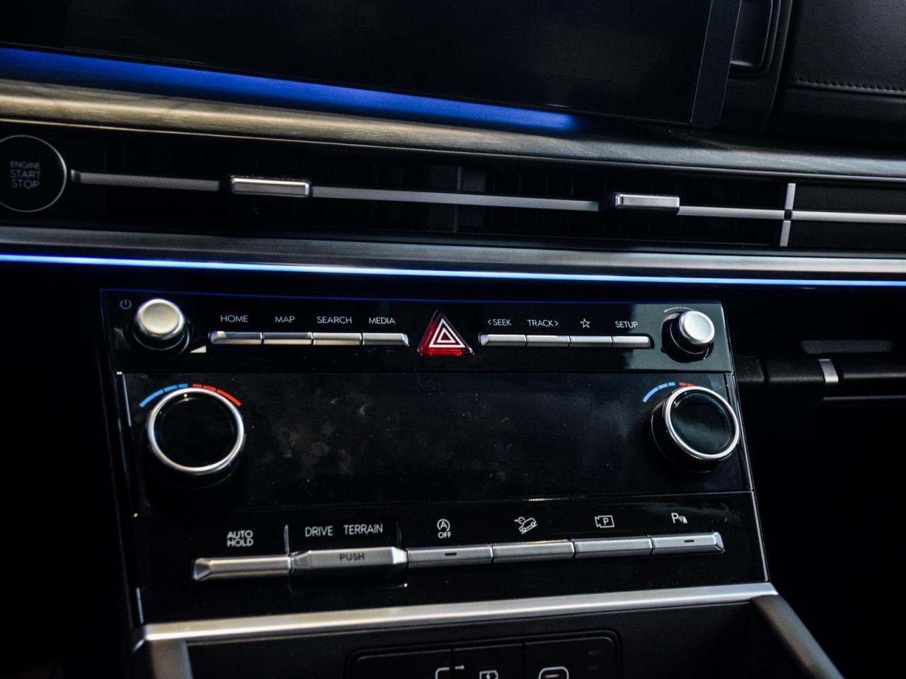 2025 Hyundai Santa Fe Used Demonstrator   Demo $$   Free Winter Tires Photo