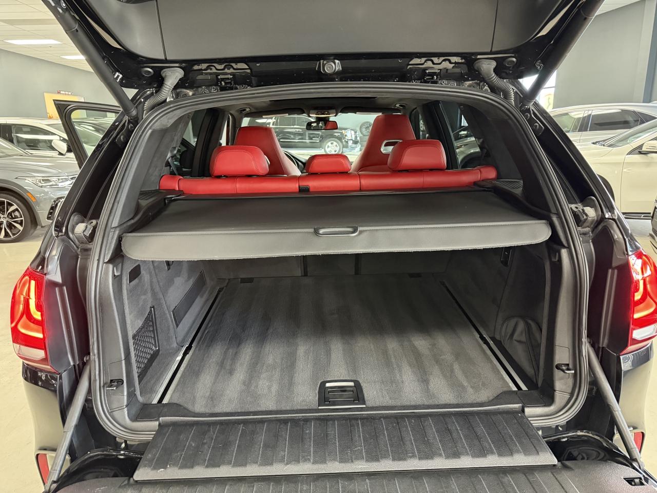 2016 BMW X5 M AWD 4dr///NO ACCIDENTS///567HP///RED ON BLACK/// Photo