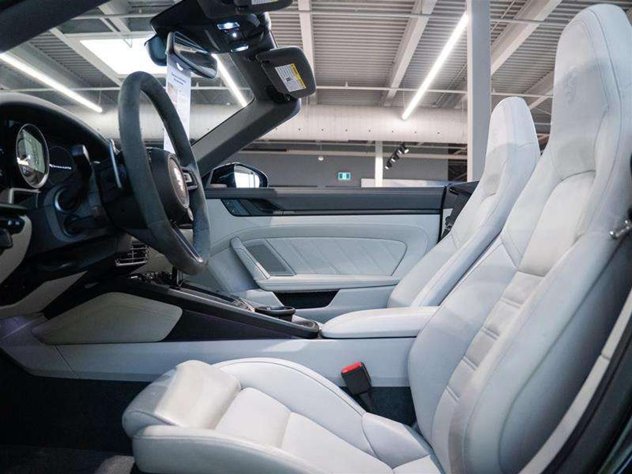 2023 Porsche 911 Carrera 4 GTS Cabriolet Photo