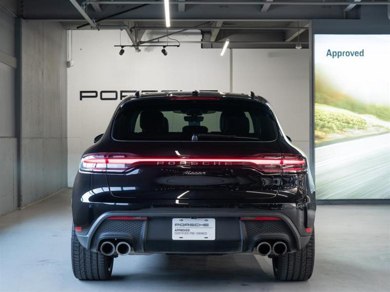 2025 Porsche Macan AWD Photo3
