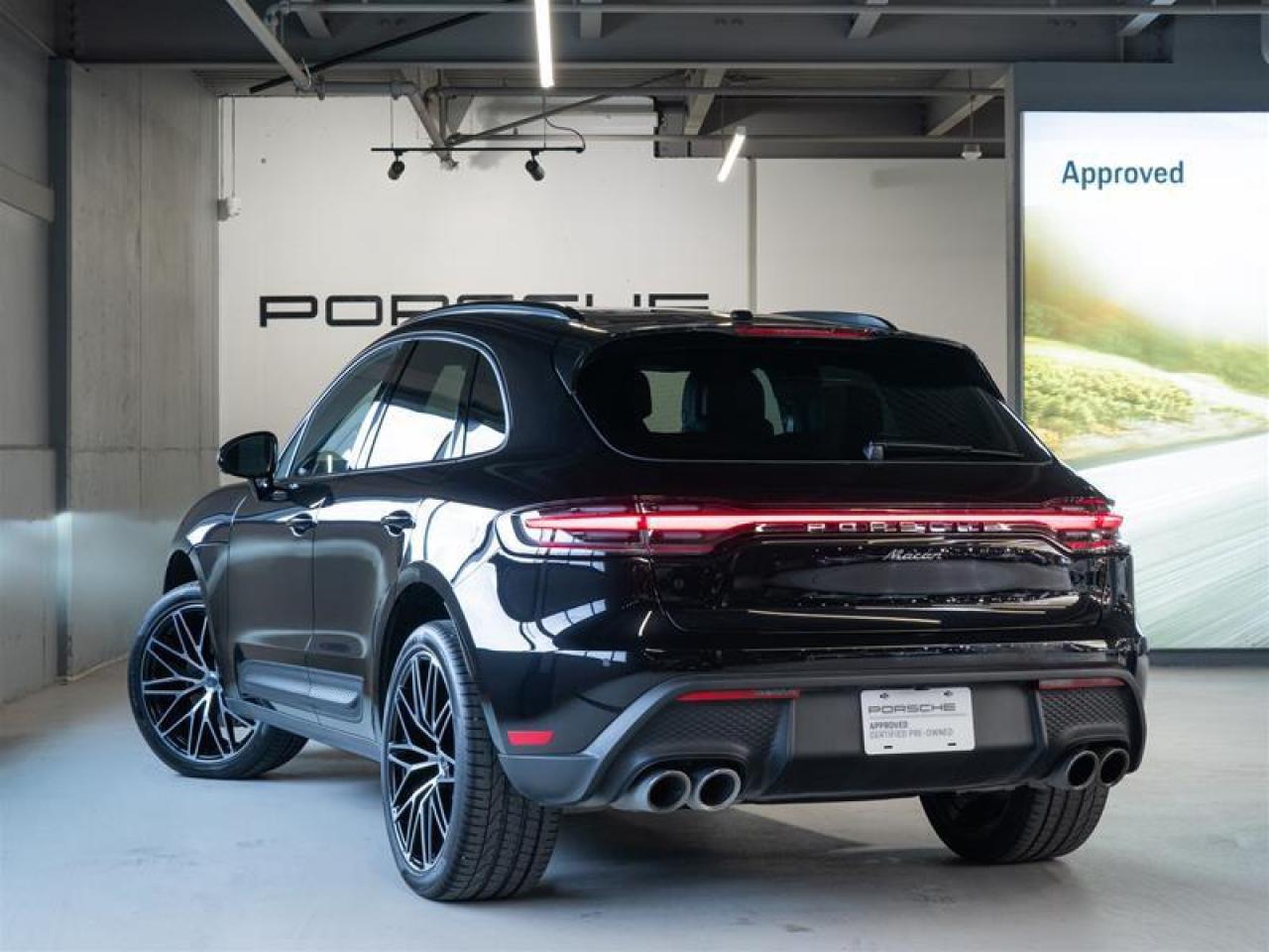 2025 Porsche Macan AWD Photo2