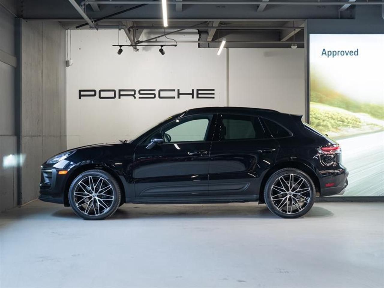 2025 Porsche Macan AWD Photo