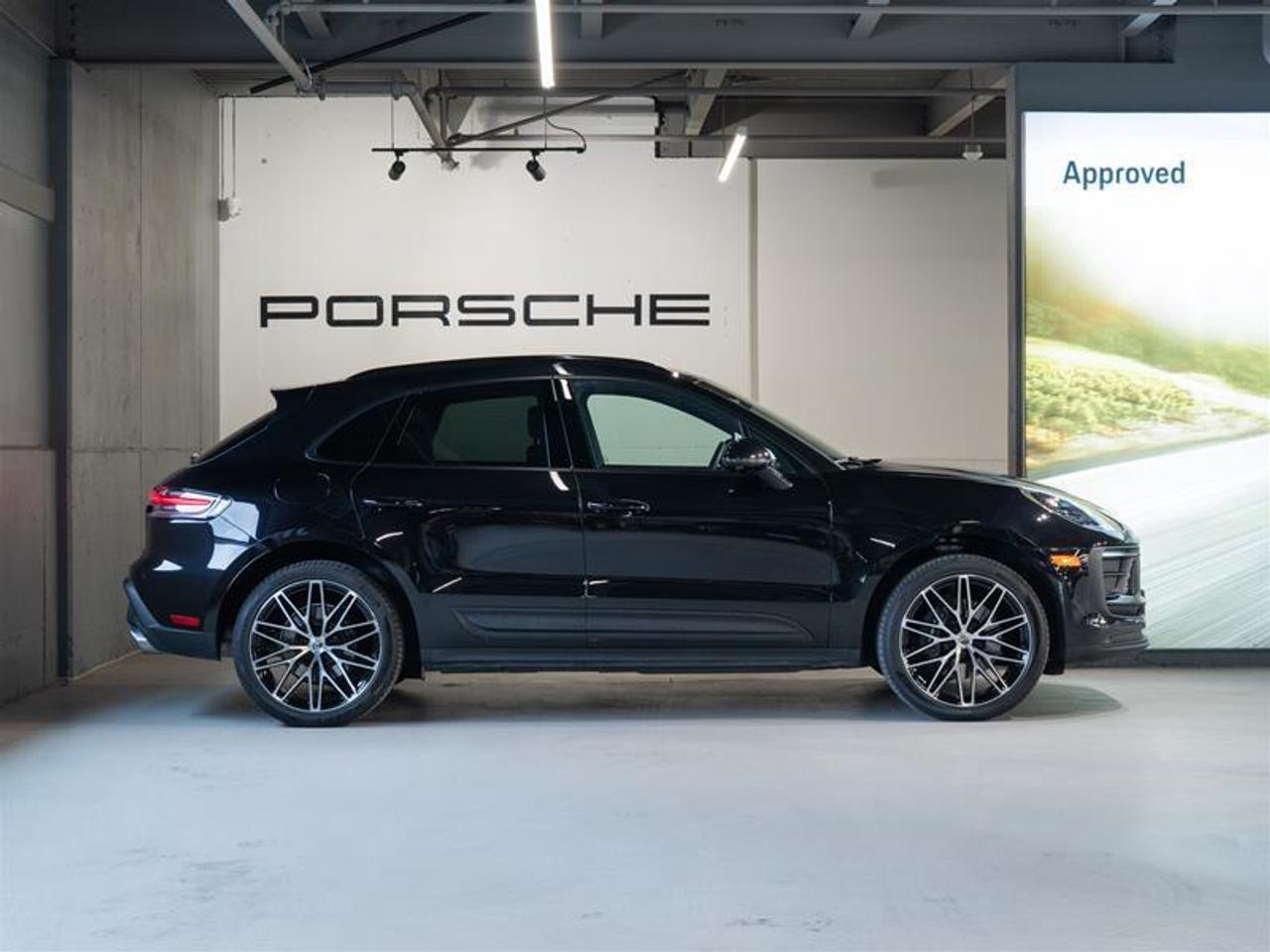 2025 Porsche Macan AWD Photo4