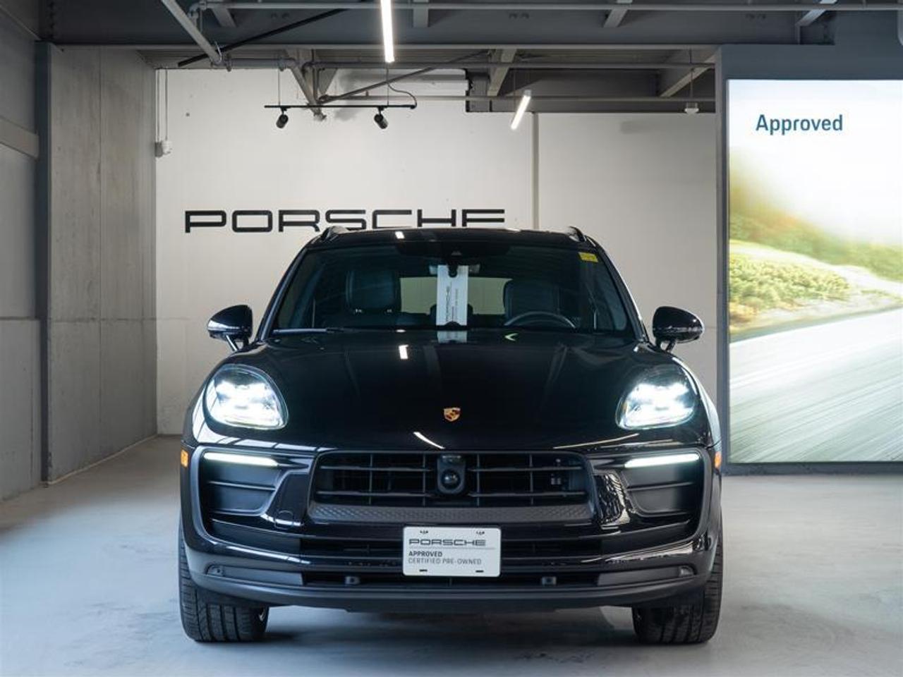 2025 Porsche Macan AWD Photo