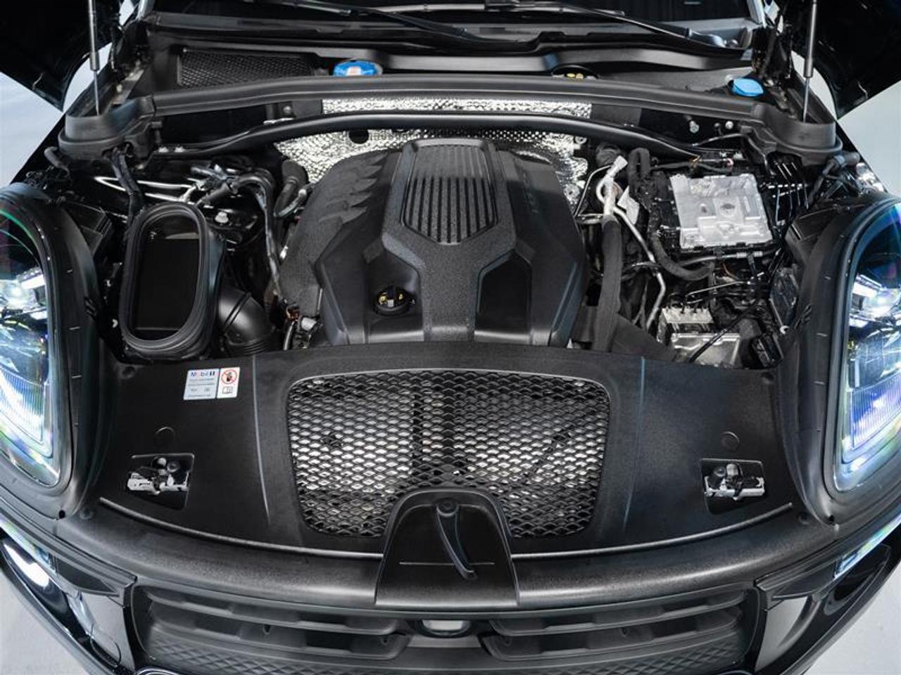 2025 Porsche Macan AWD Photo