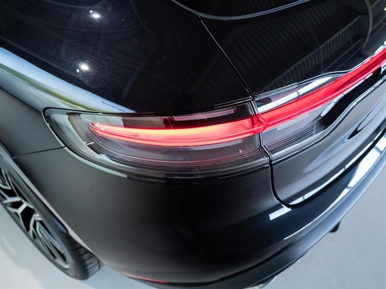 2025 Porsche Macan AWD Photo