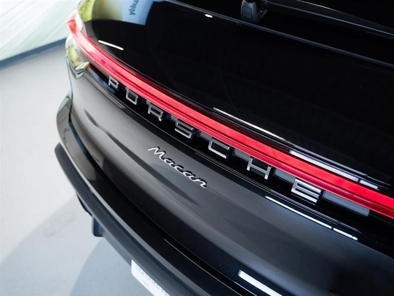 2025 Porsche Macan AWD Photo